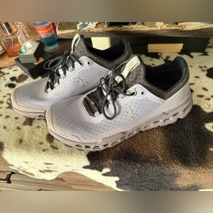 On cloud running shoes women’s size 8.5 purple